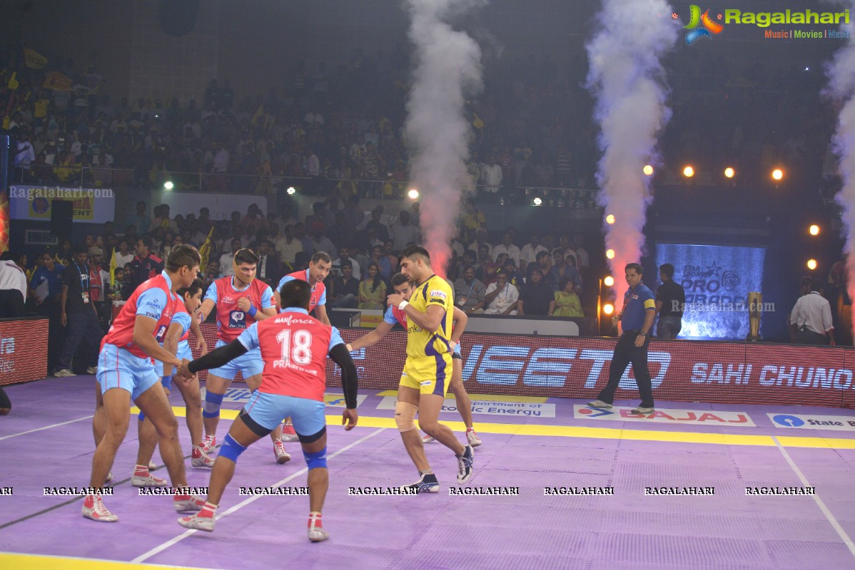 Allu Arjun-Sneha at Pro Kabaddi League Telugu Titans Vs Jaipur Pink Panthers Match