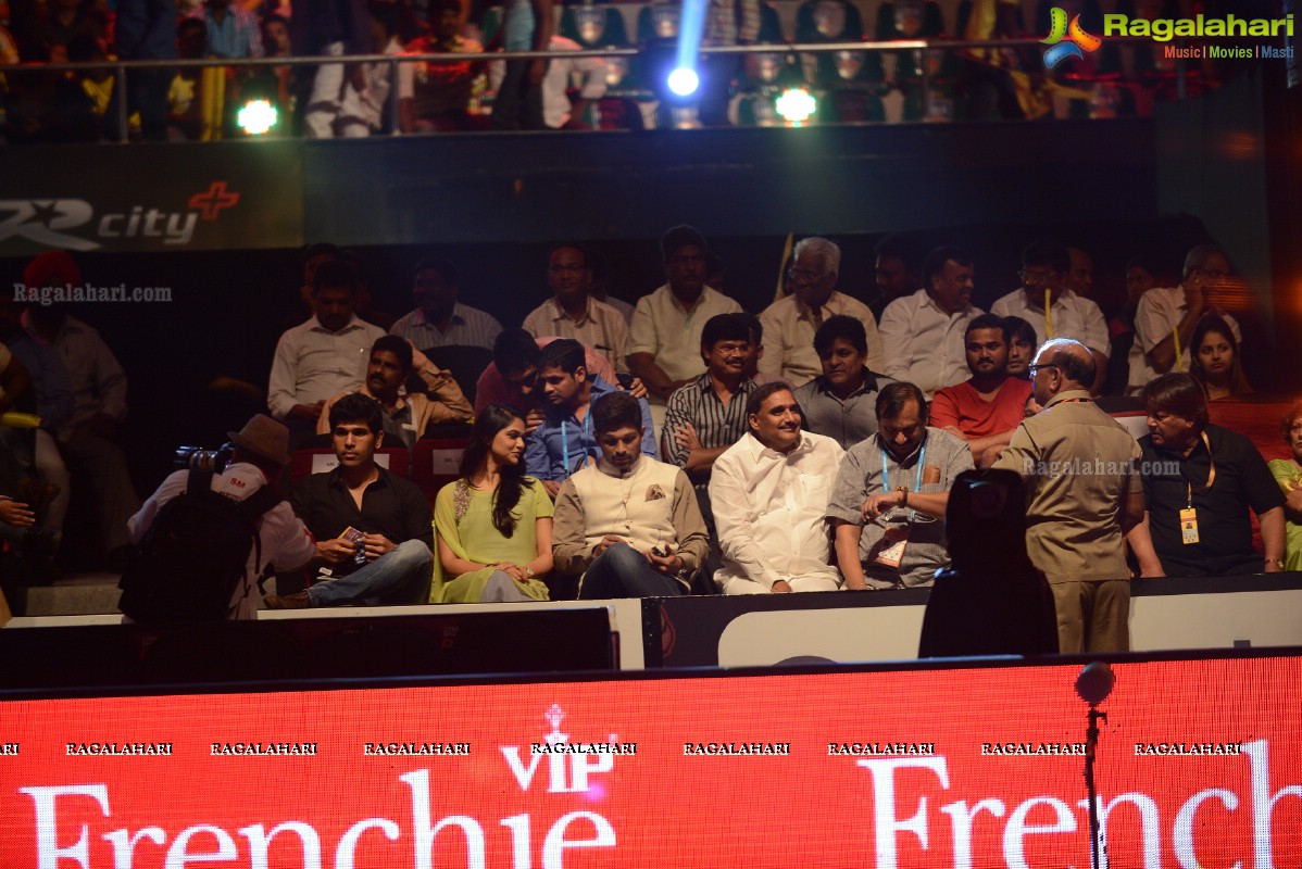 Allu Arjun-Sneha at Pro Kabaddi League Telugu Titans Vs Jaipur Pink Panthers Match