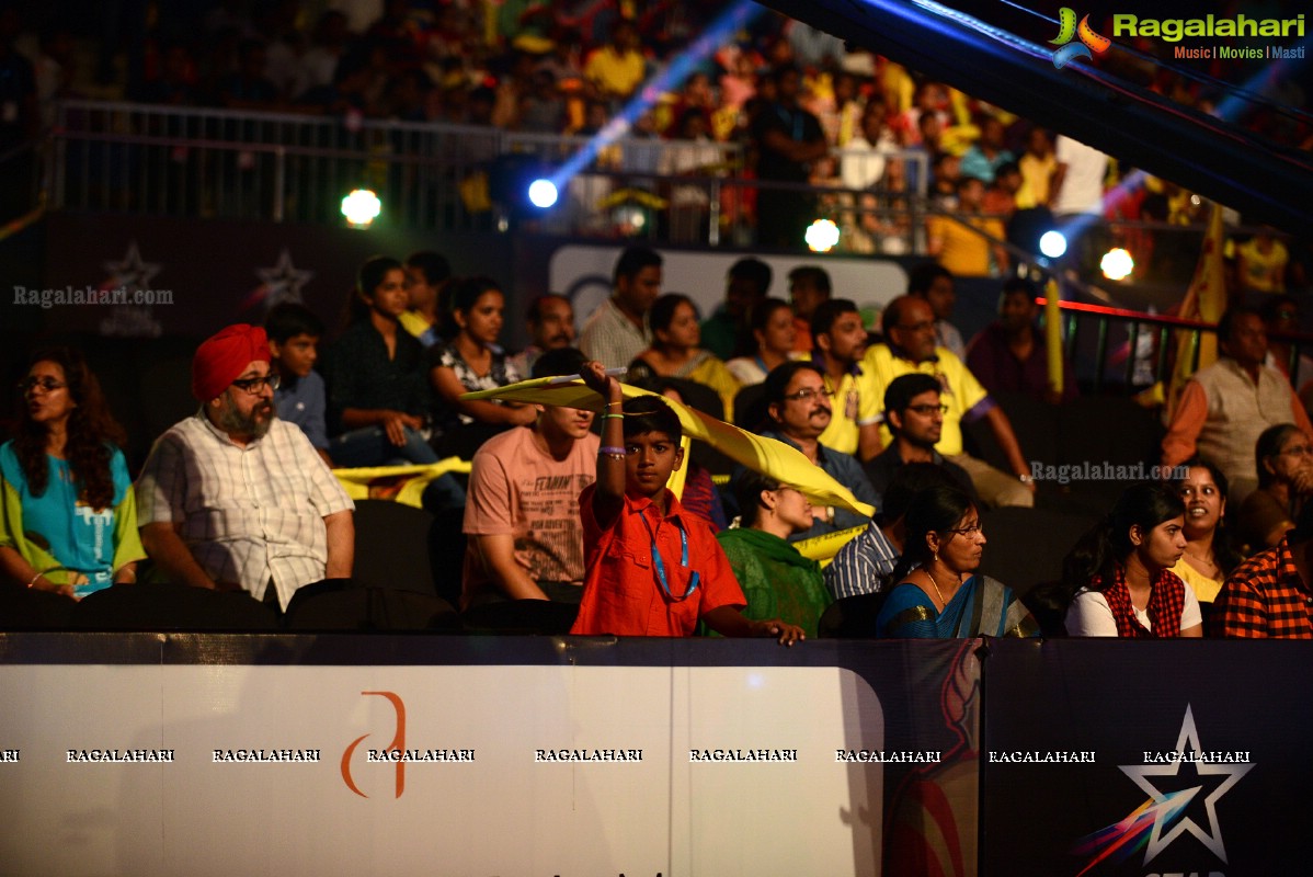 Allu Arjun-Sneha at Pro Kabaddi League Telugu Titans Vs Jaipur Pink Panthers Match