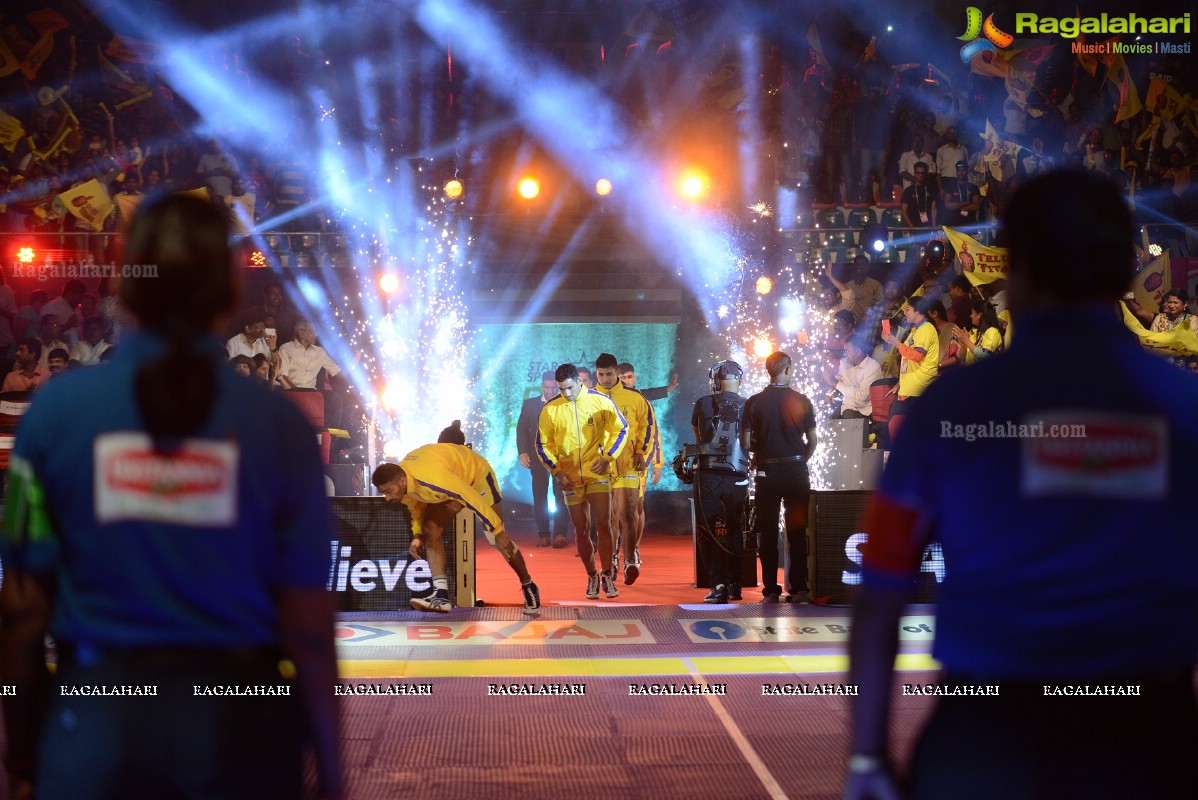 Allu Arjun-Sneha at Pro Kabaddi League Telugu Titans Vs Jaipur Pink Panthers Match