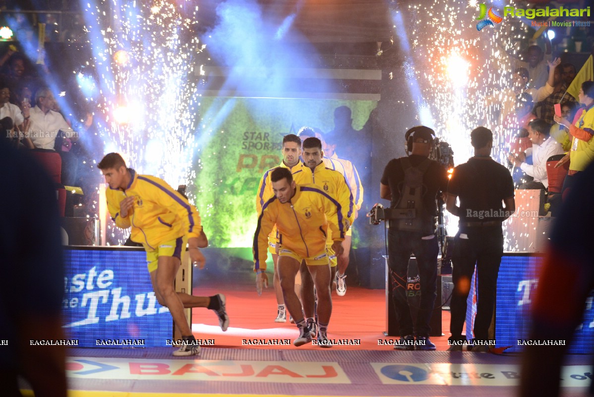 Allu Arjun-Sneha at Pro Kabaddi League Telugu Titans Vs Jaipur Pink Panthers Match