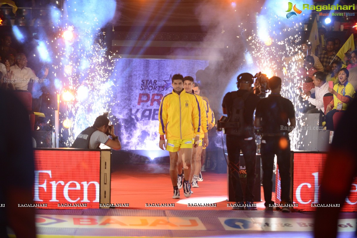 Allu Arjun-Sneha at Pro Kabaddi League Telugu Titans Vs Jaipur Pink Panthers Match