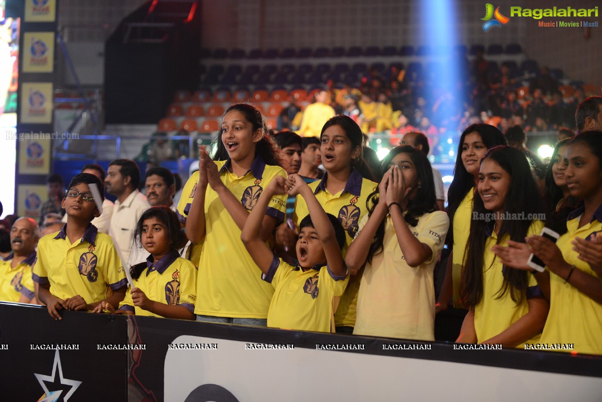 Allu Arjun-Sneha at Pro Kabaddi League Telugu Titans Vs Jaipur Pink Panthers Match