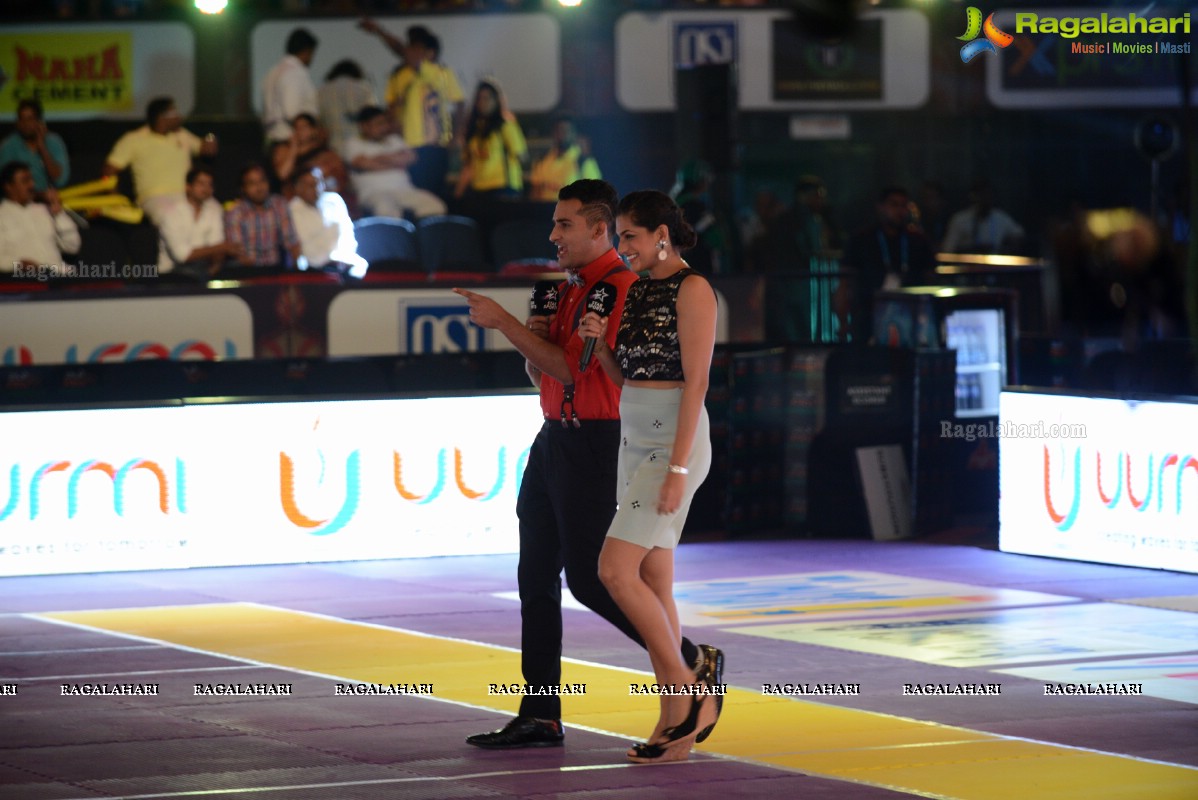 Allu Arjun-Sneha at Pro Kabaddi League Telugu Titans Vs Jaipur Pink Panthers Match