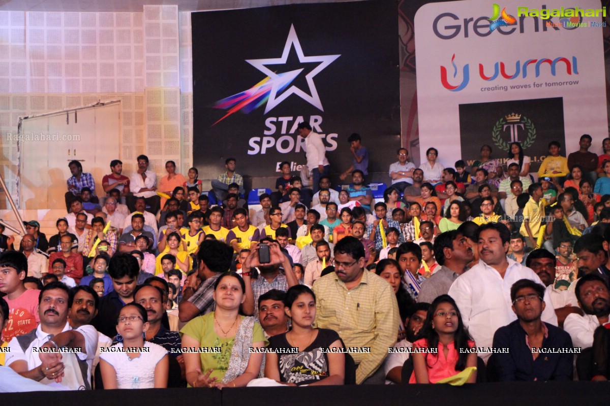 Allu Arjun-Sneha at Pro Kabaddi League Telugu Titans Vs Jaipur Pink Panthers Match