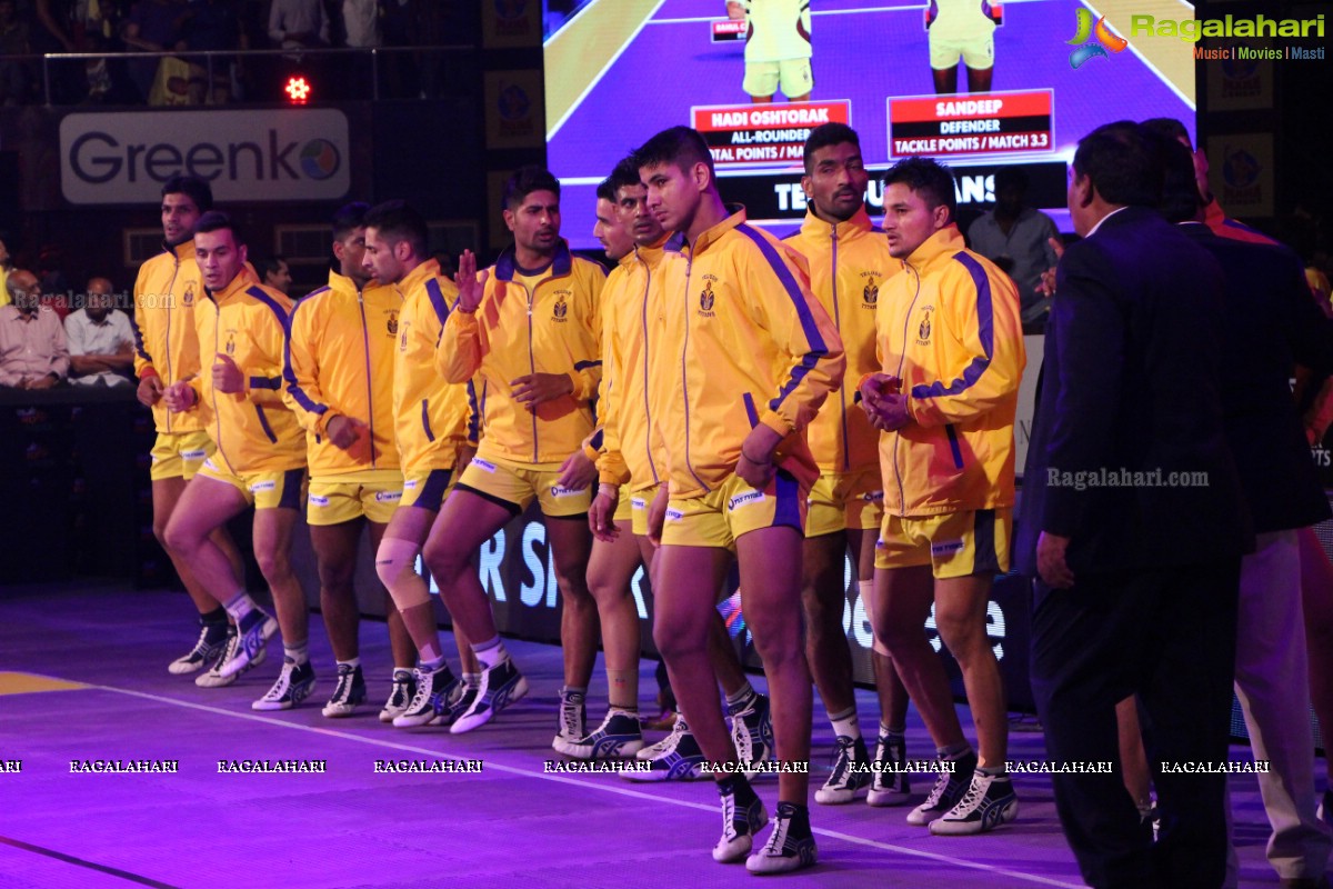 Allu Arjun-Sneha at Pro Kabaddi League Telugu Titans Vs Jaipur Pink Panthers Match