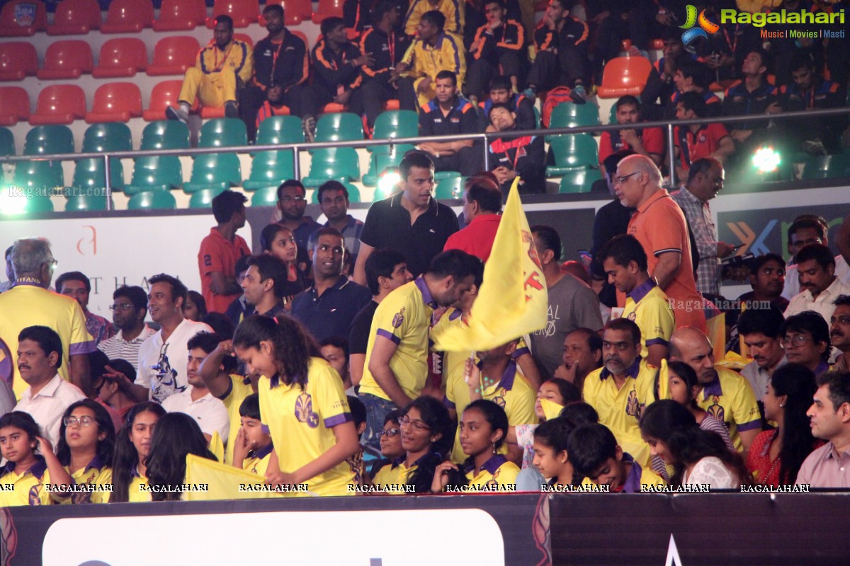 Allu Arjun-Sneha at Pro Kabaddi League Telugu Titans Vs Jaipur Pink Panthers Match