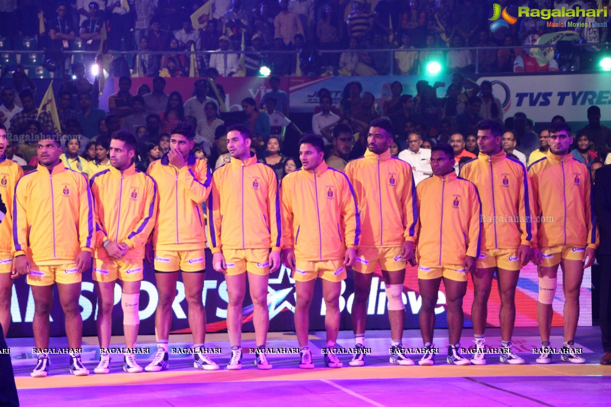 Allu Arjun-Sneha at Pro Kabaddi League Telugu Titans Vs Jaipur Pink Panthers Match