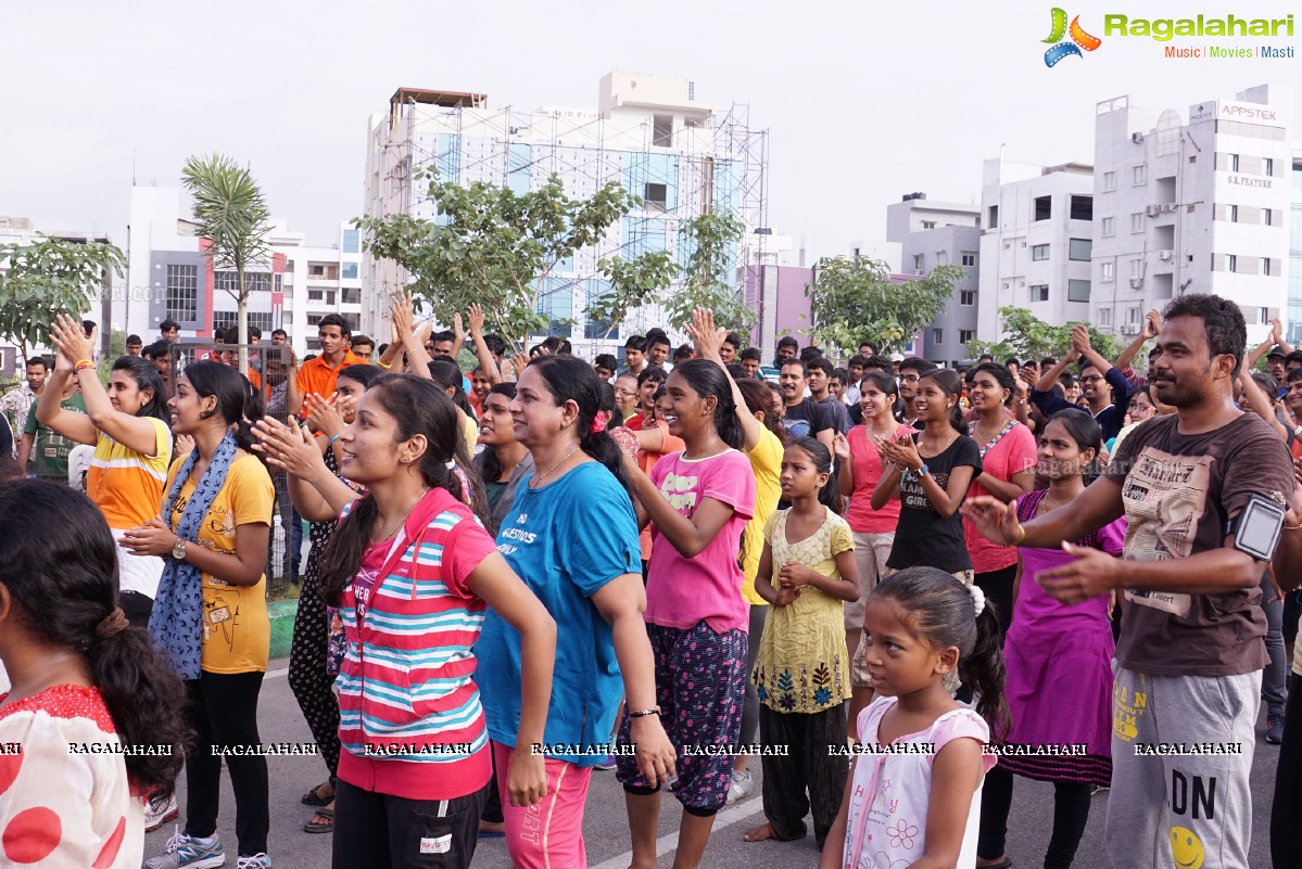 Friendship Day Celebrations 2015 at Raahgiri Day, Hyderabad