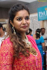 Swathi inaugurates PMJ Jewellery Exhibition