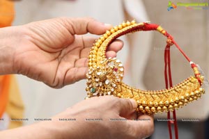 Swathi inaugurates PMJ Jewellery Exhibition