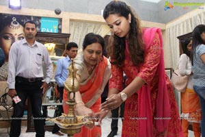 Swathi inaugurates PMJ Jewellery Exhibition