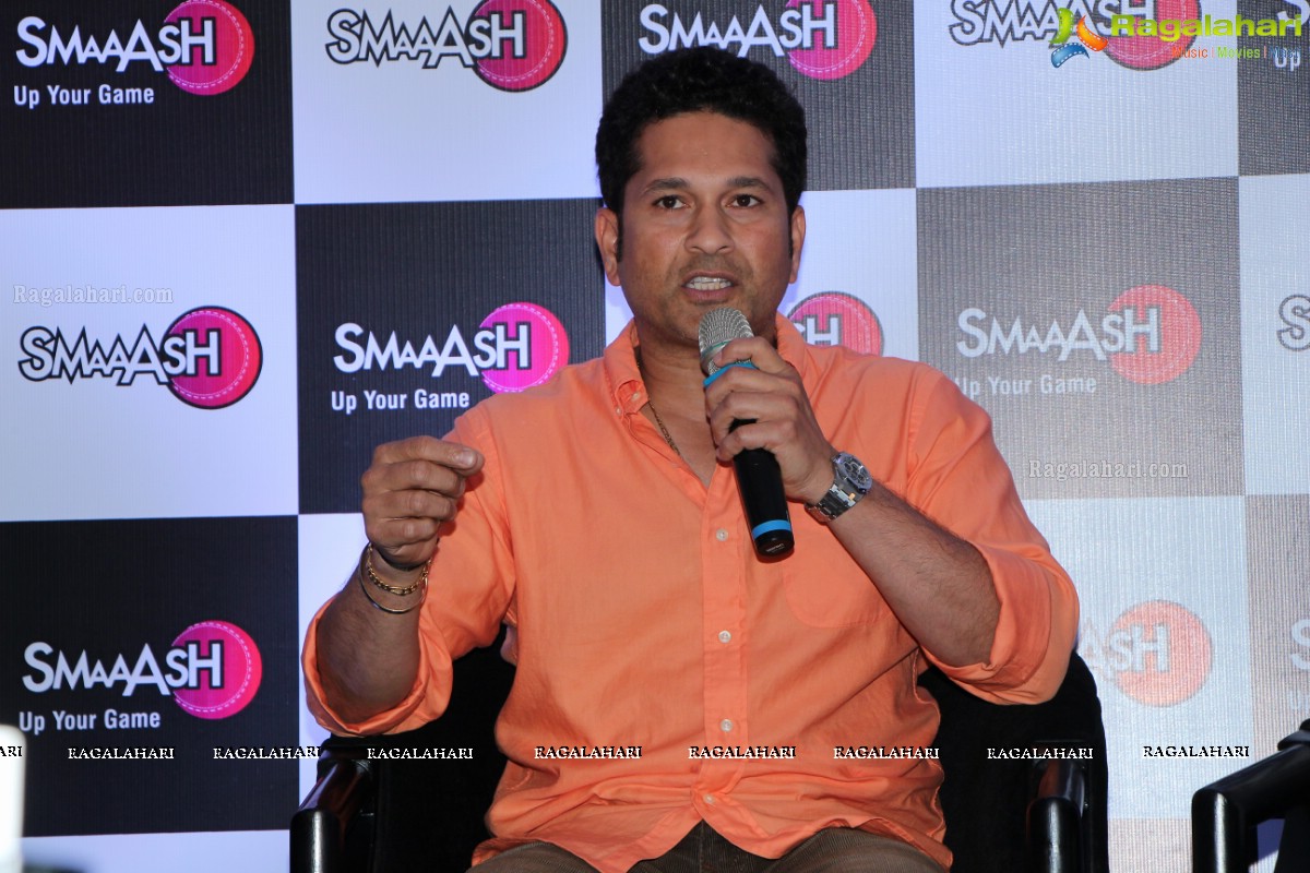 Sachin Tendulkar launches Smaaash at Inorbit Mall, Hyderabad