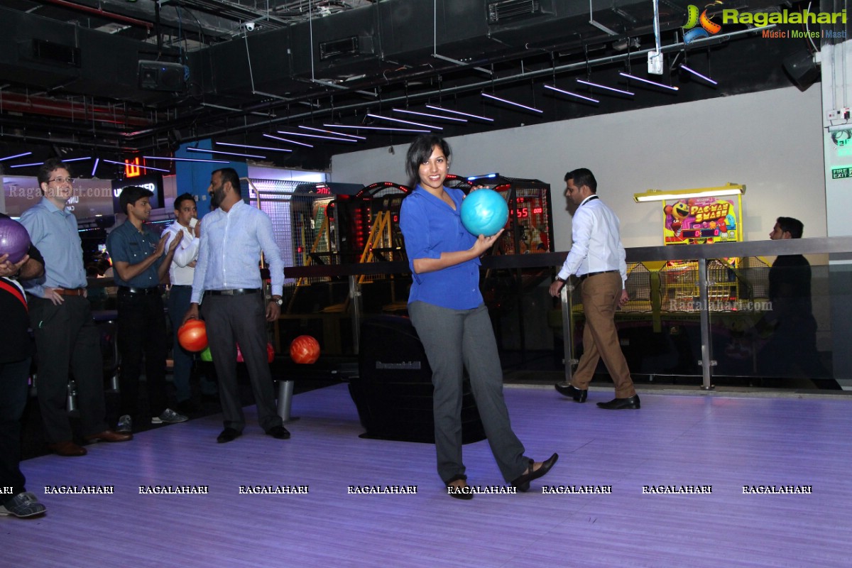 Sachin Tendulkar launches Smaaash at Inorbit Mall, Hyderabad