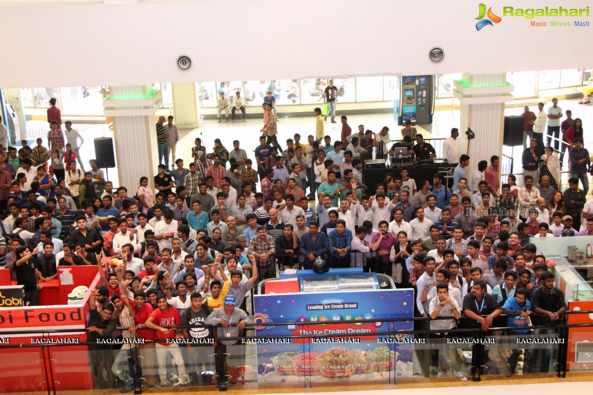 Sachin Tendulkar launches Smaaash at Inorbit Mall, Hyderabad