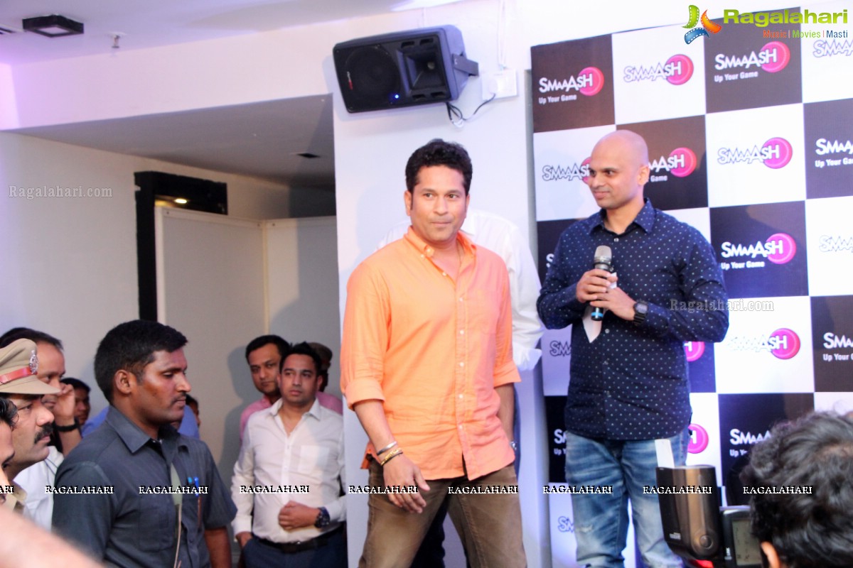 Sachin Tendulkar launches Smaaash at Inorbit Mall, Hyderabad