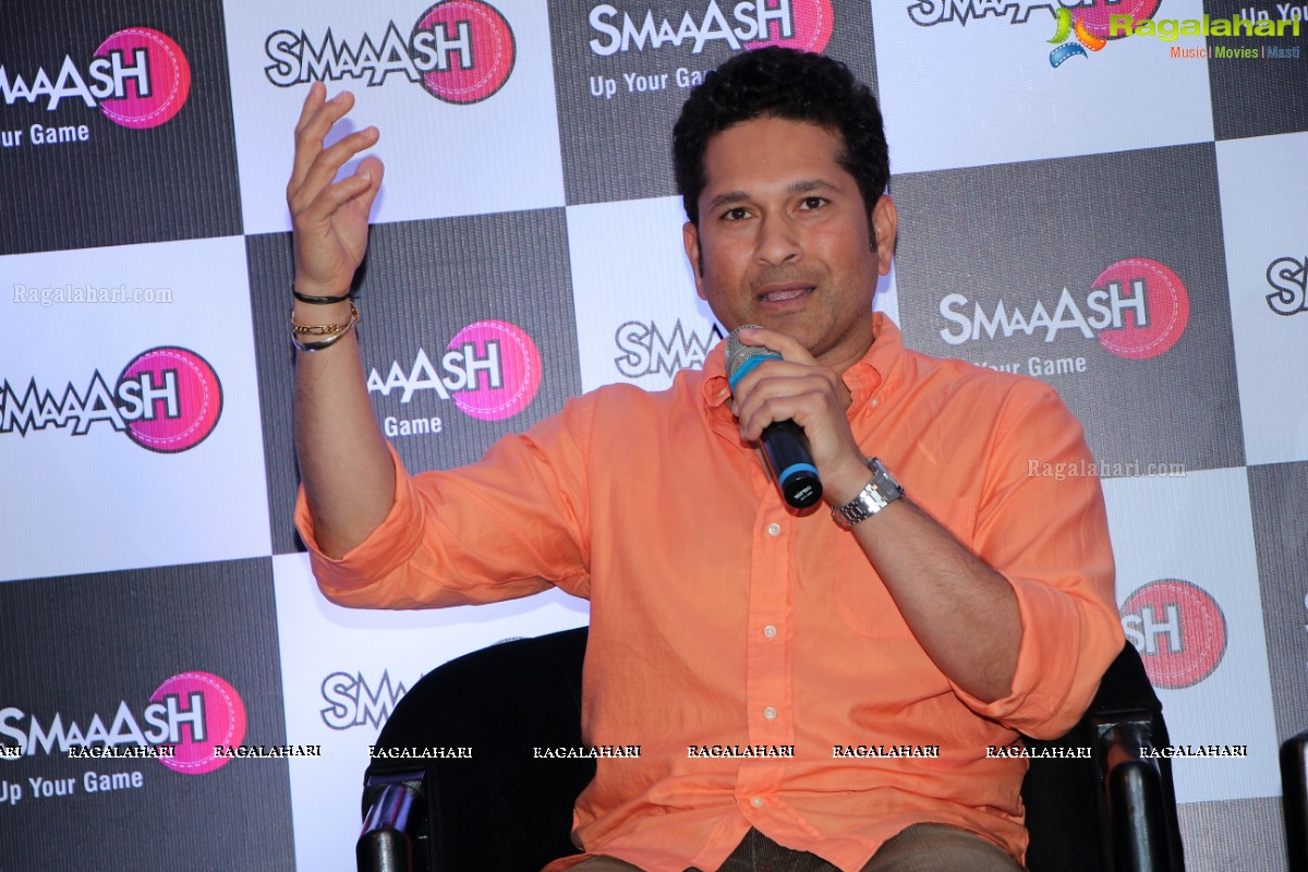 Sachin Tendulkar launches Smaaash at Inorbit Mall, Hyderabad