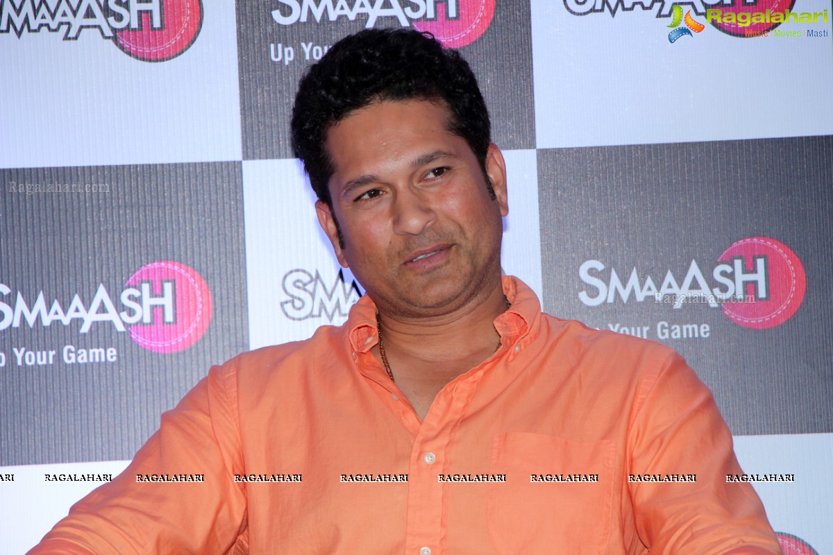 Sachin Tendulkar launches Smaaash at Inorbit Mall, Hyderabad