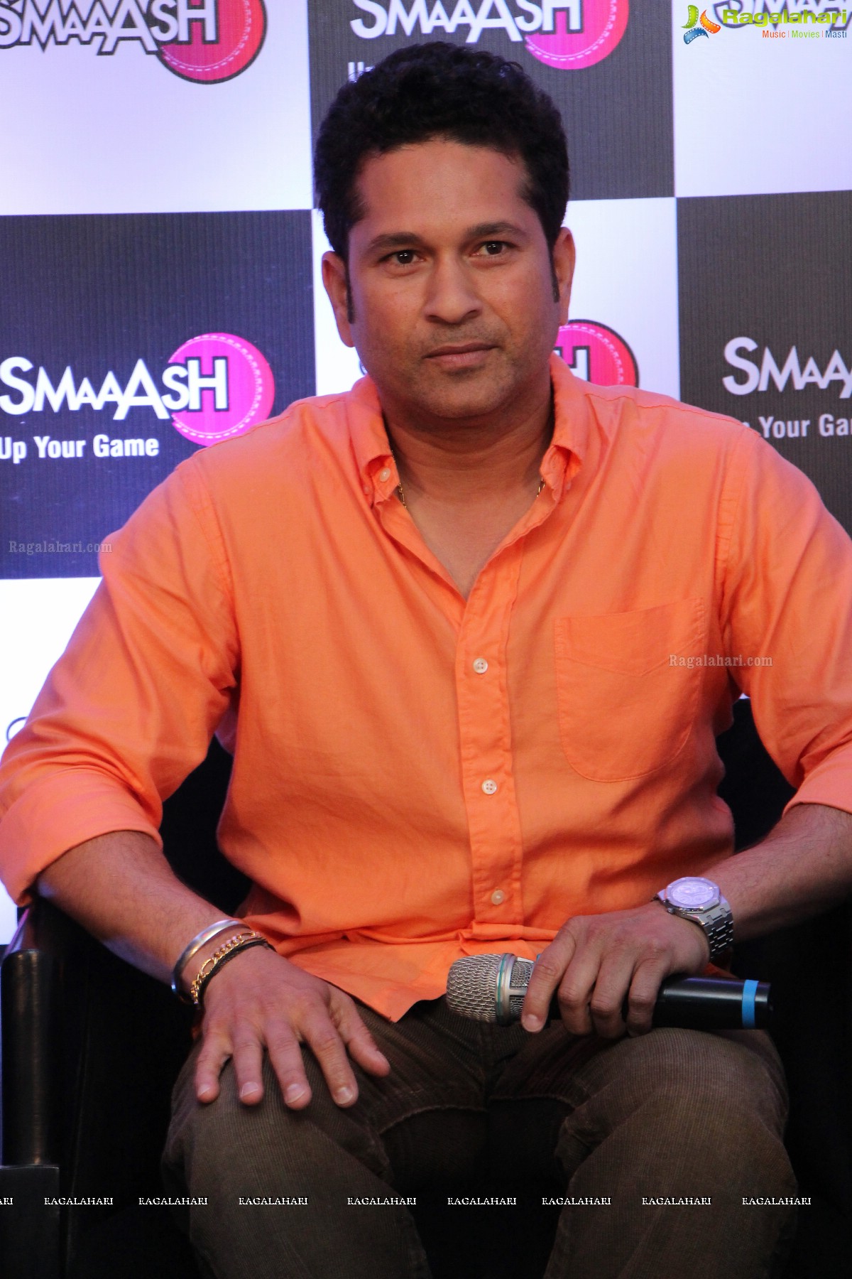 Sachin Tendulkar launches Smaaash at Inorbit Mall, Hyderabad