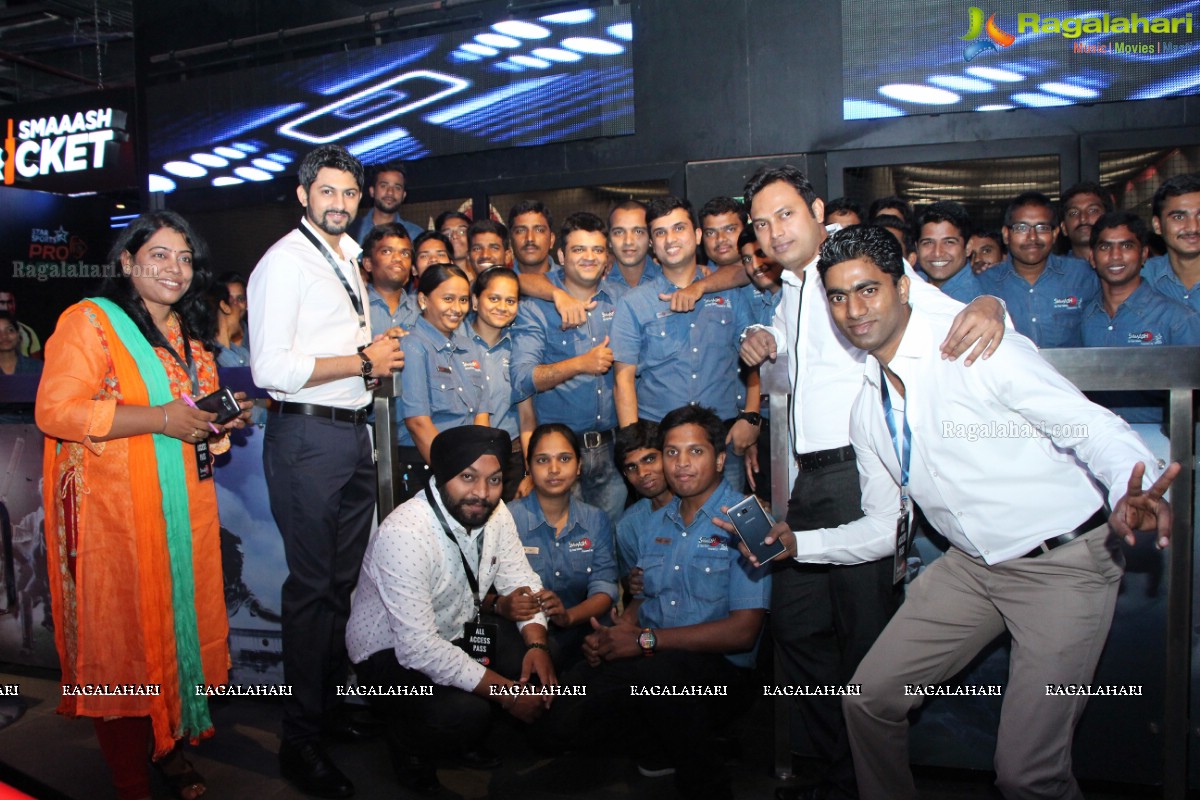 Sachin Tendulkar launches Smaaash at Inorbit Mall, Hyderabad