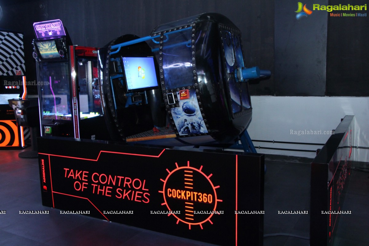 Sachin Tendulkar launches Smaaash at Inorbit Mall, Hyderabad