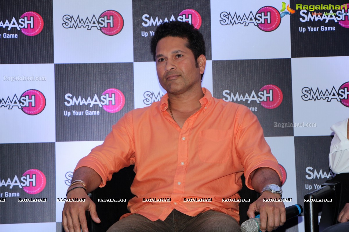 Sachin Tendulkar launches Smaaash at Inorbit Mall, Hyderabad