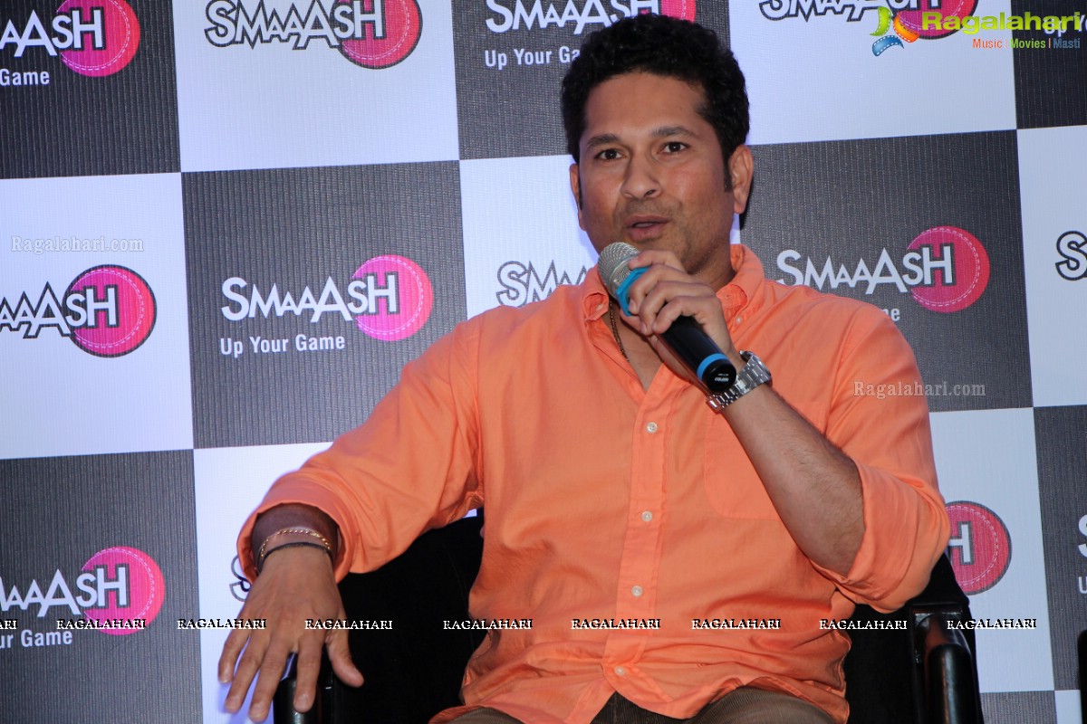 Sachin Tendulkar launches Smaaash at Inorbit Mall, Hyderabad