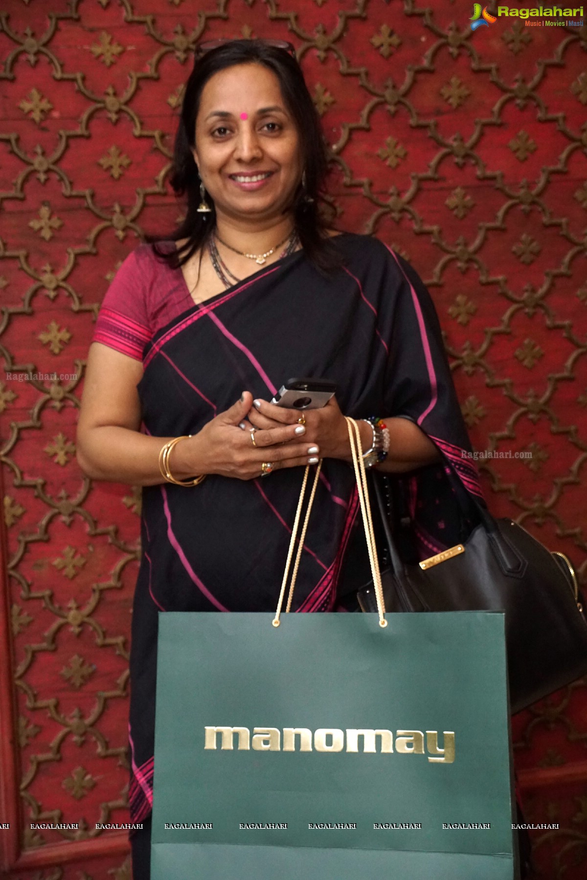 Pinky Reddy launches Shakuntalay Handloom Sarees at Manomay