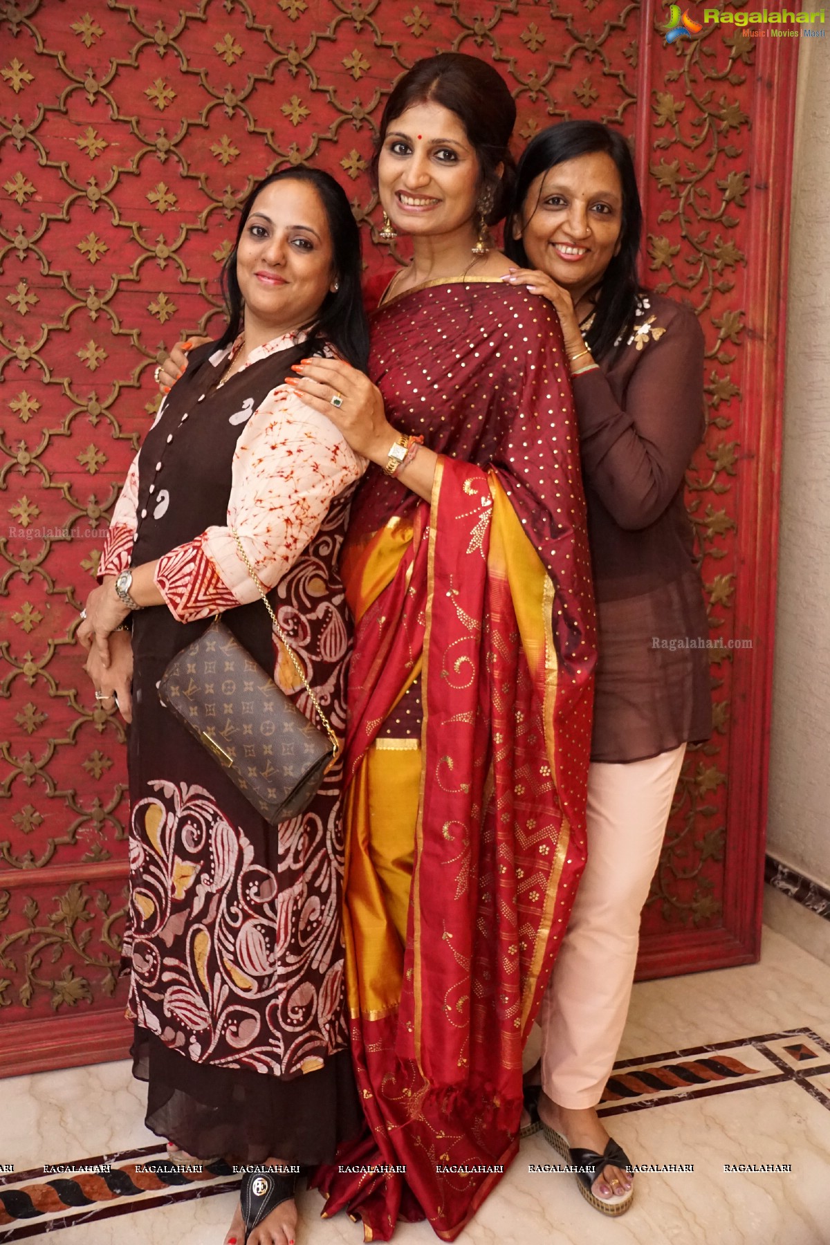 Pinky Reddy launches Shakuntalay Handloom Sarees at Manomay