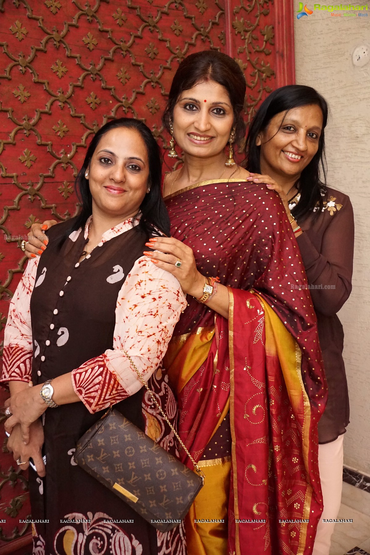 Pinky Reddy launches Shakuntalay Handloom Sarees at Manomay