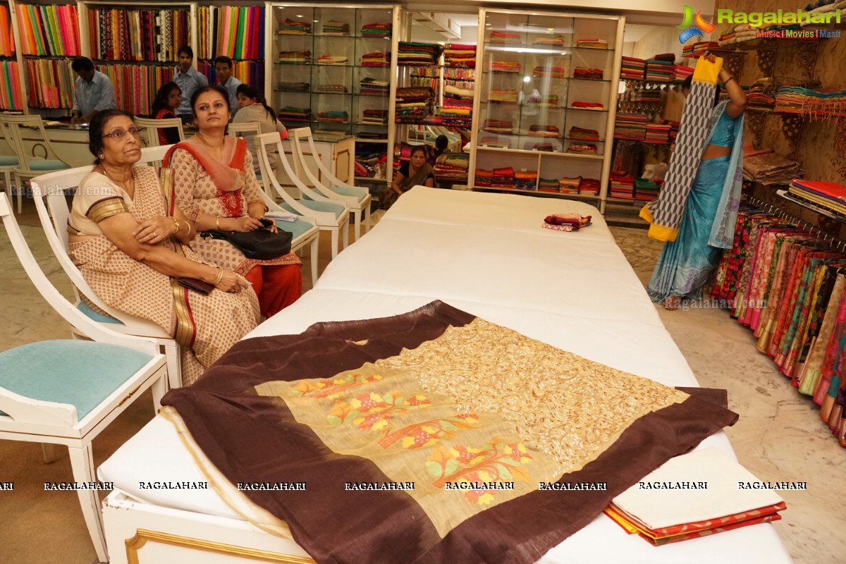 Handlooms Day 2015 Celebrations at Singhanias, Hyderabad