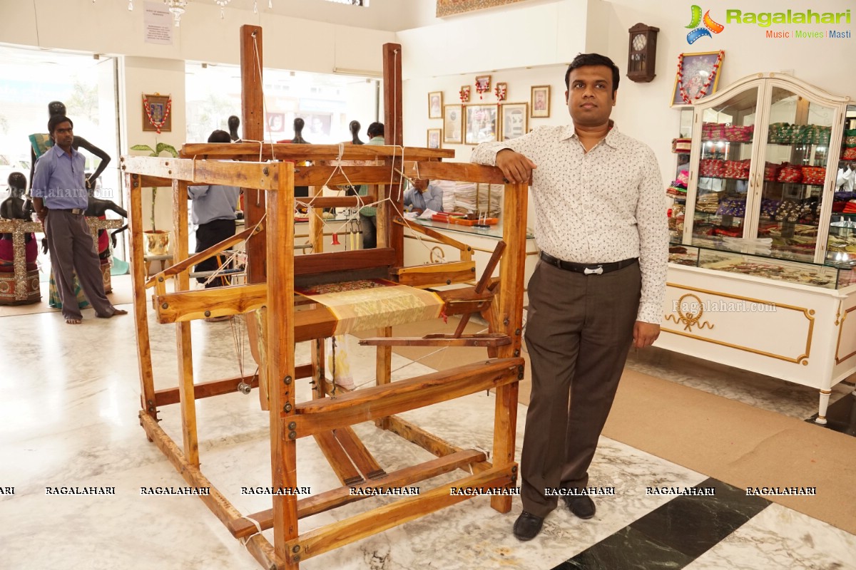 Handlooms Day 2015 Celebrations at Singhanias, Hyderabad