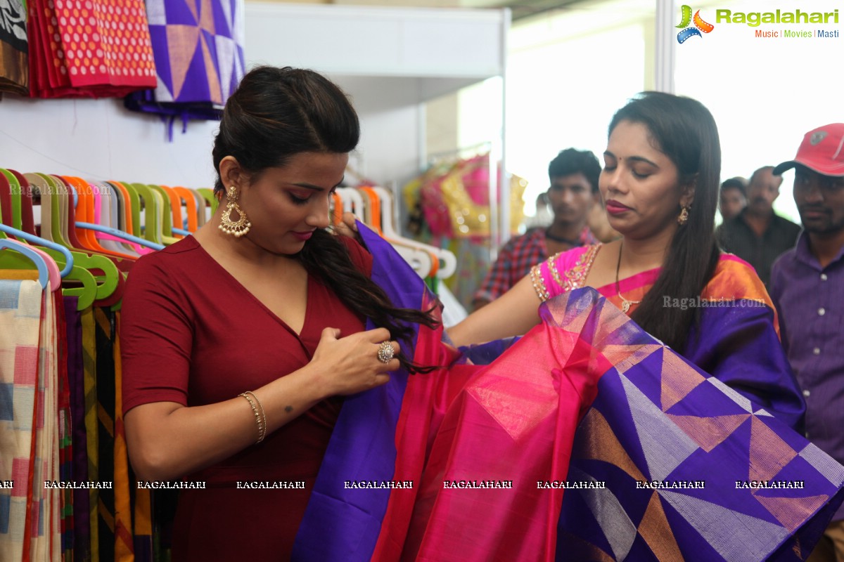 Jyotii Sethi launches Styles and Weaves Expo 2015 at Novotel, Vizag