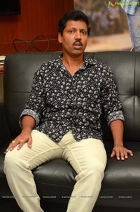 Aatadukundam Raa Press Meet