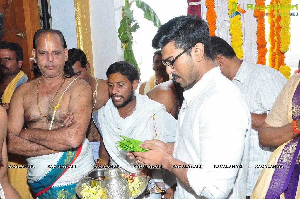 Chiranjeevi Birthday Celebrations 2016 at Filmnagar Temple