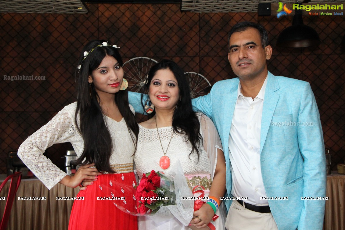 Bonnya Lahiry Chattopadhyay Birthday Bash at Social