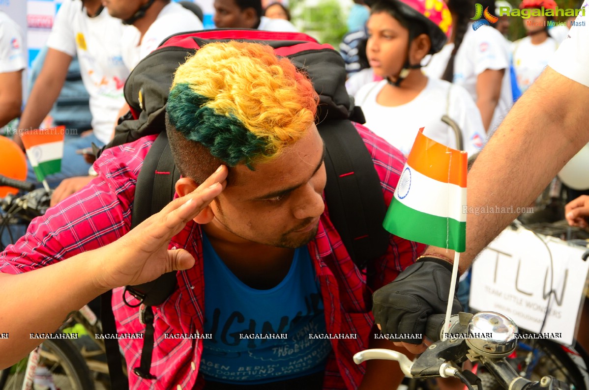 Hyderabad Bicycling Club's 'Chak De India Ride 2' Flags Off at Gachibowli Bike Station