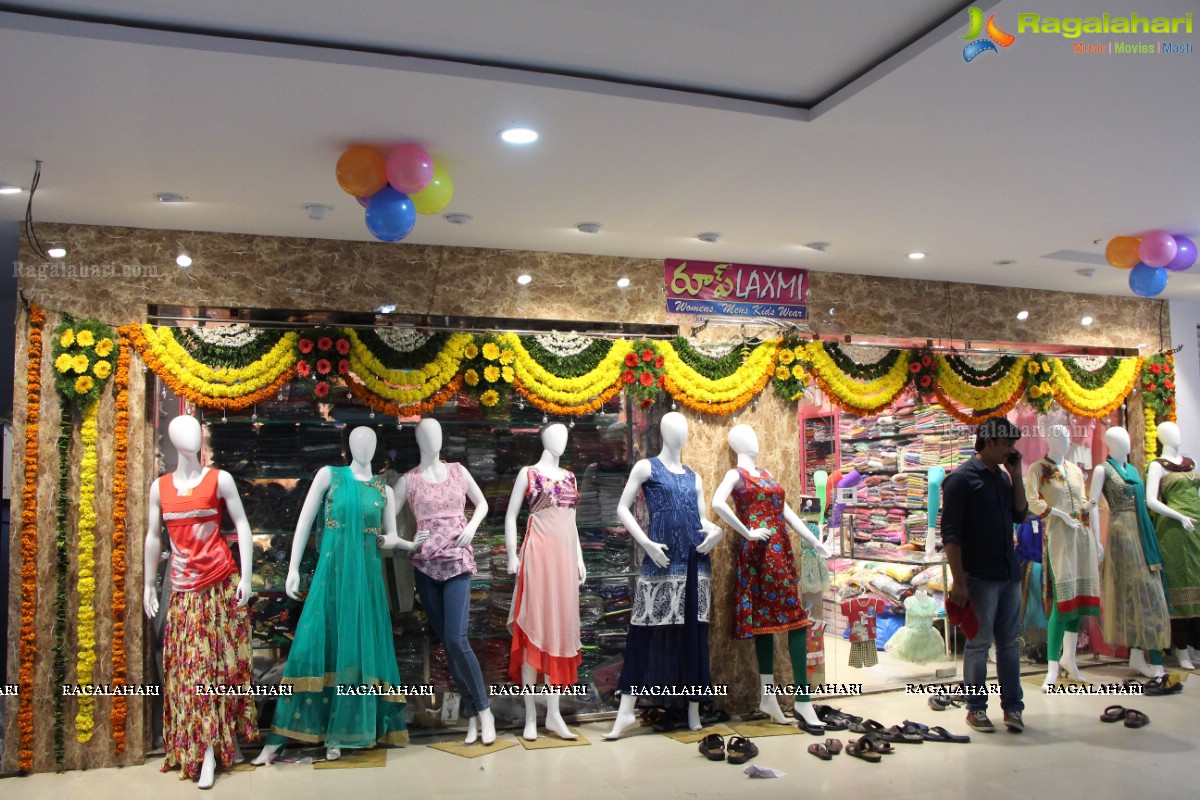 Rakul Preet Singh launches LPT Market in Hyderabad