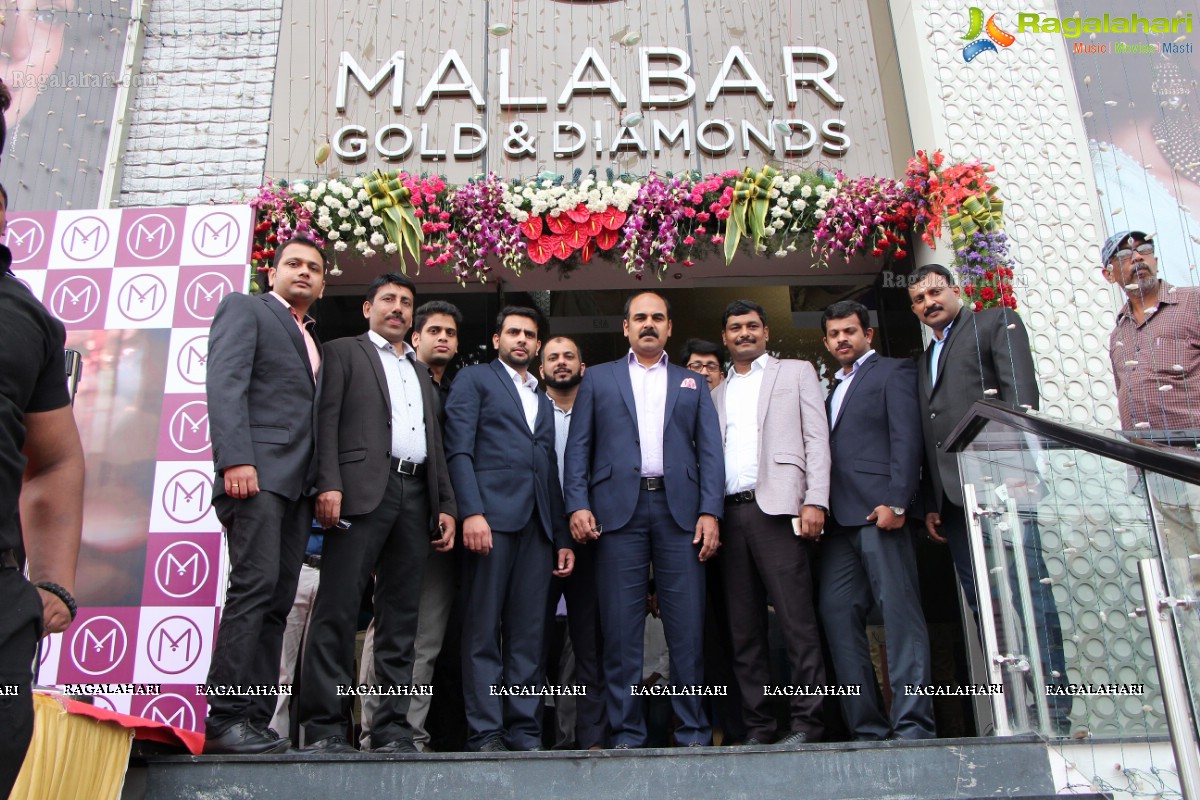 Tamannaah inaugurates Malabar Gold n Diamonds Chanda Nagar Showroom