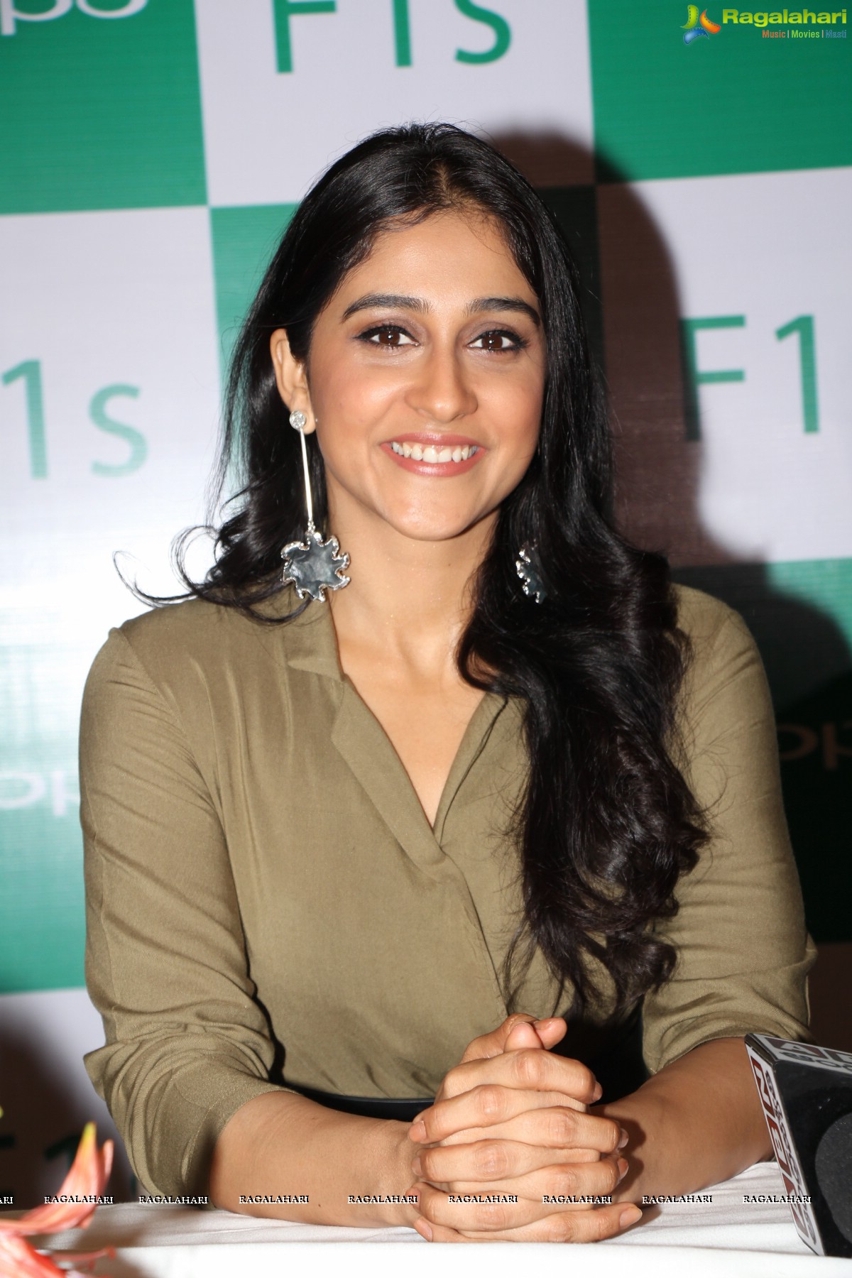 Regina Cassandra launches Oppo F1s in Hyderabad