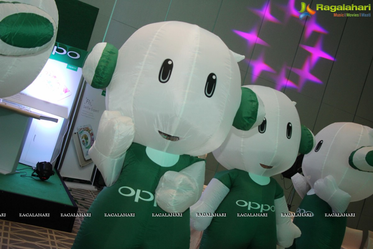 Regina Cassandra launches Oppo F1s in Hyderabad