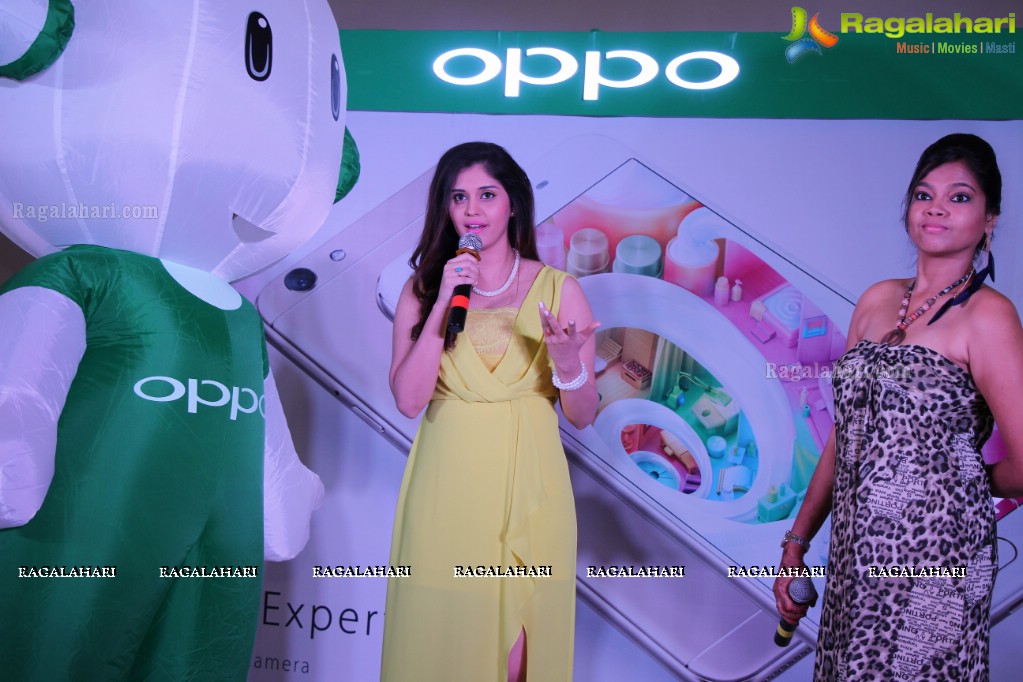 Surbhi launches Oppo F1s in Hyderabad