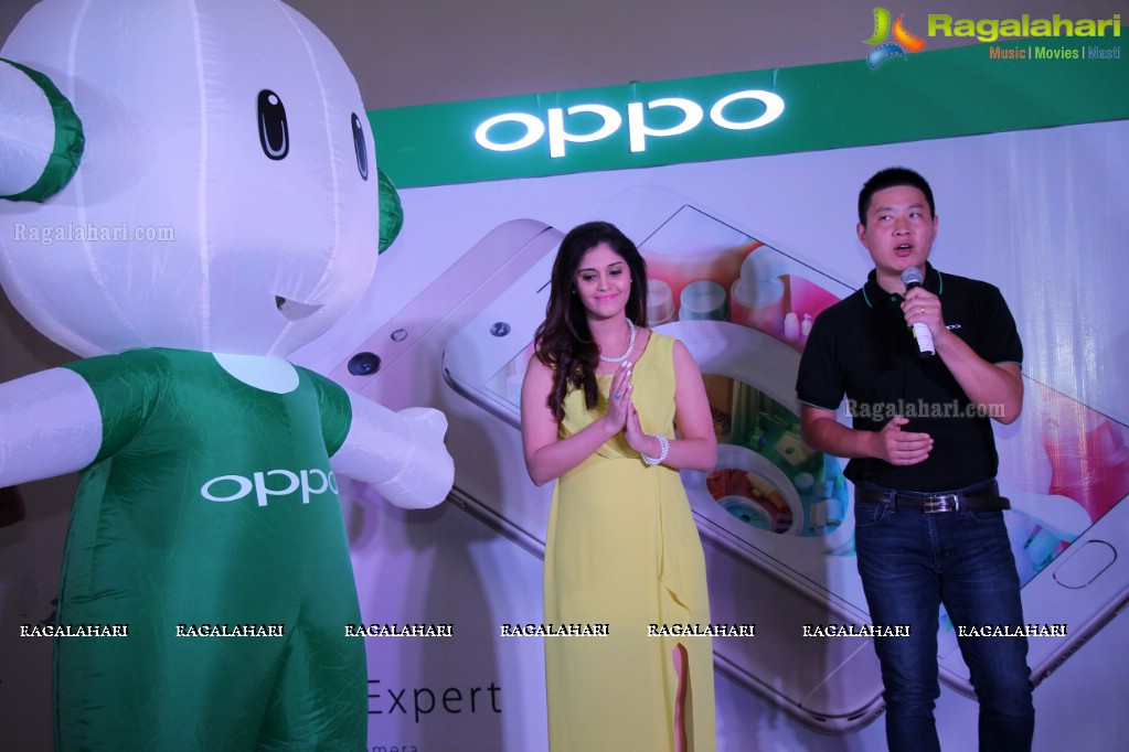 Surbhi launches Oppo F1s in Hyderabad