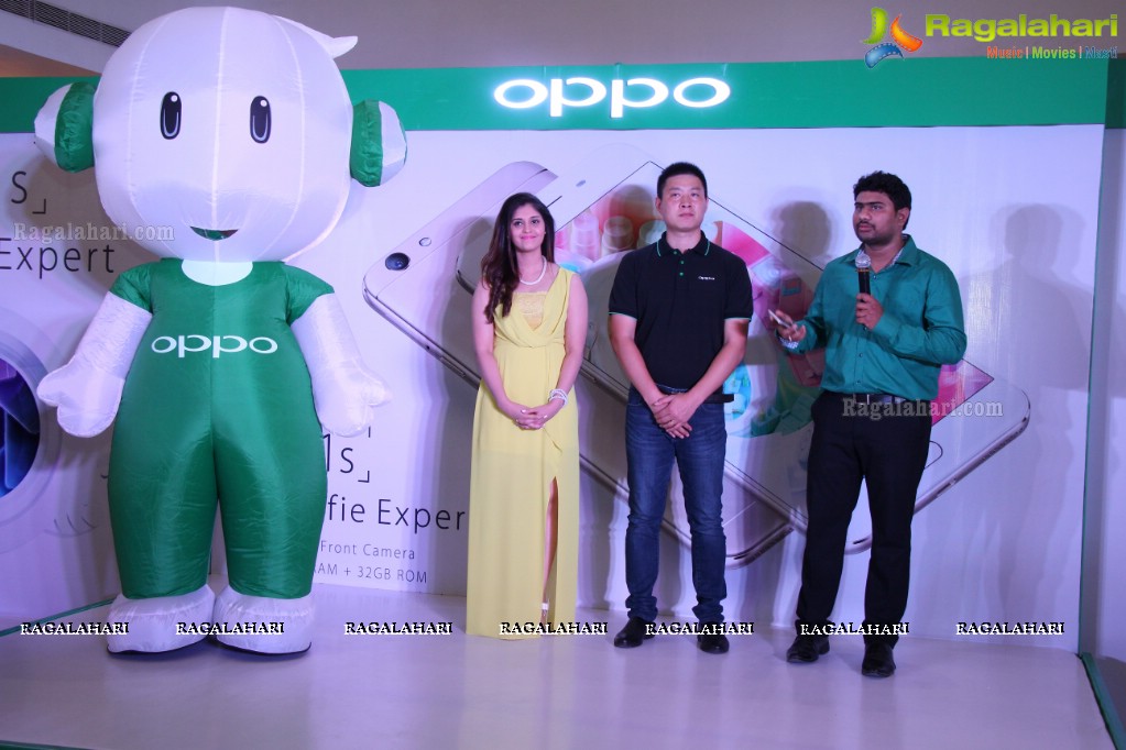 Surbhi launches Oppo F1s in Hyderabad