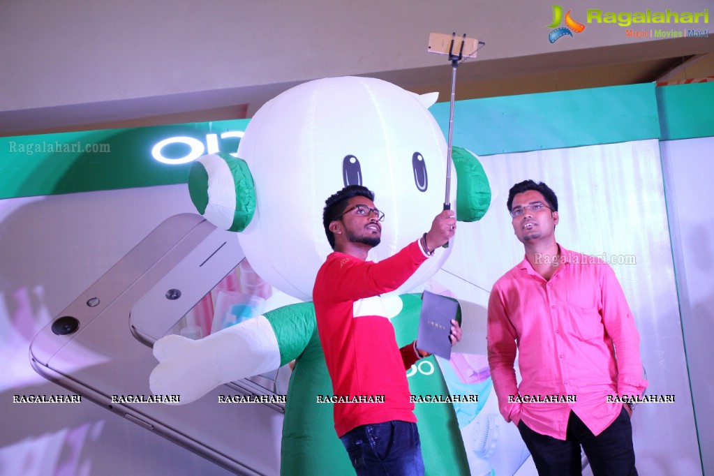 Surbhi launches Oppo F1s in Hyderabad