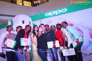 Surbhi Oppo F1s