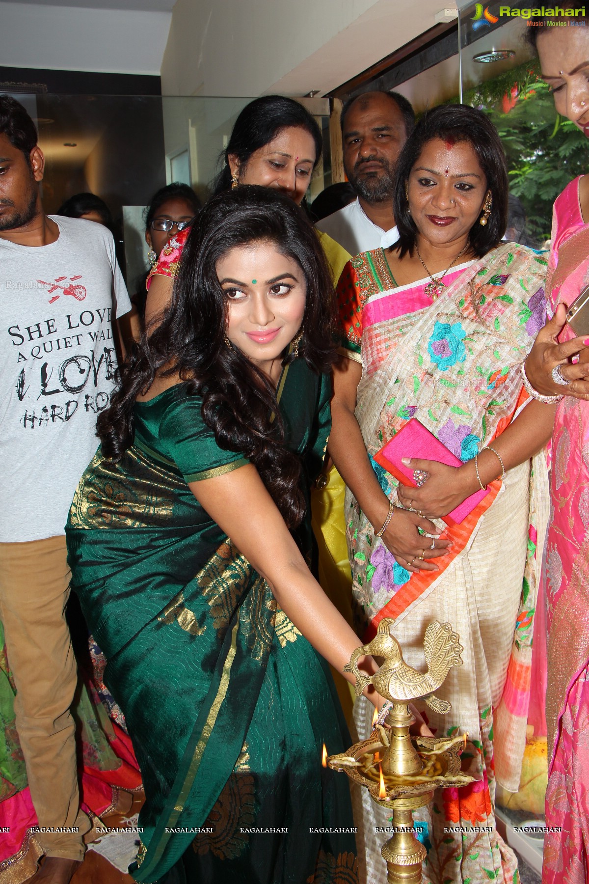 Actress Poorna Launches SR fashion Studio at Banjara Hills, Hyderabad