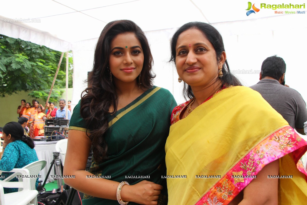 Actress Poorna Launches SR fashion Studio at Banjara Hills, Hyderabad