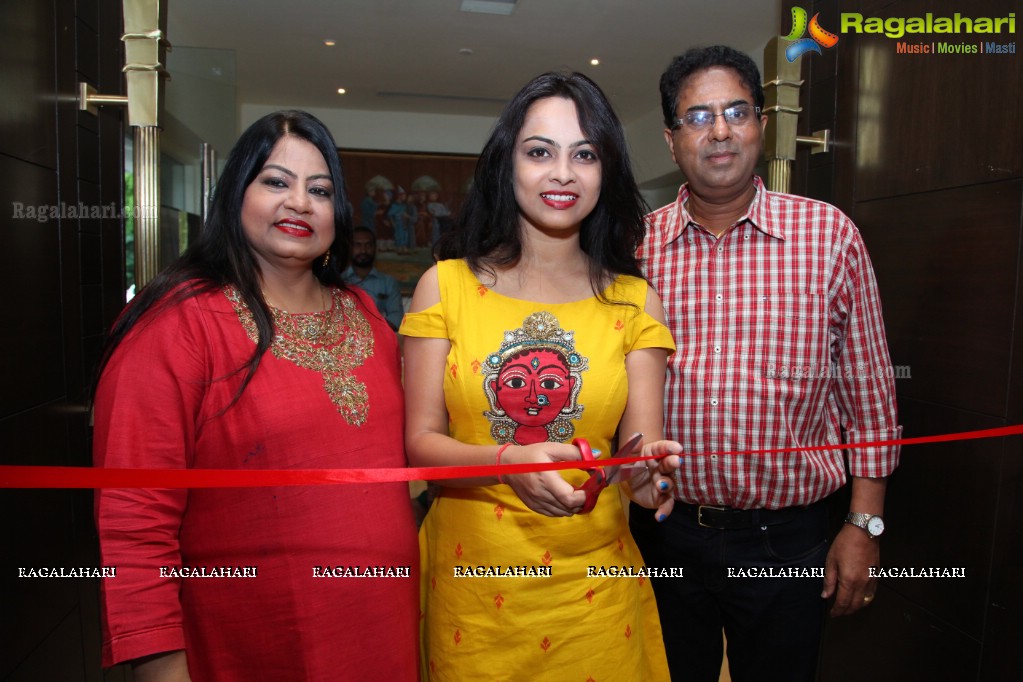 Athithi Das inaugurates Akritti Elite Exhibition & Sale at Taj Deccan