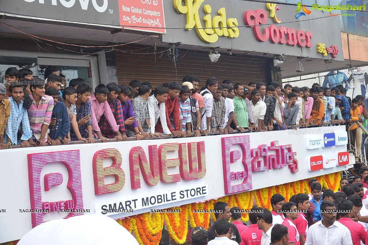 K.E. Krishna Murthy, Catherine Tresa inagurates B New Mobile Store in Kurnool